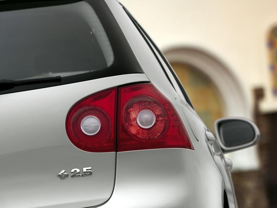  Volkswagen Golf Rabbit 5-Door 2006 года  (фото 13 из 26)